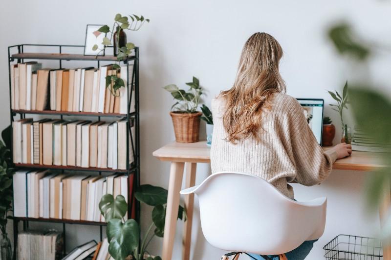 Comment améliorer sa posture au travail, les conseils de votre ostéopathe à Marseille